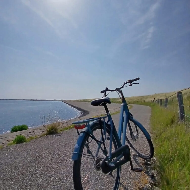 Kunstschouw - fietsen over het eiland