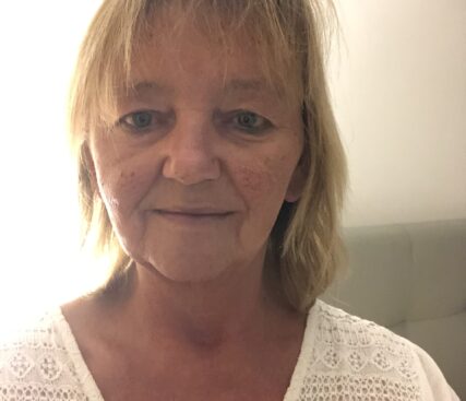 schilderen bij de Vedic Art workshop met Rietje van Vlasselaer